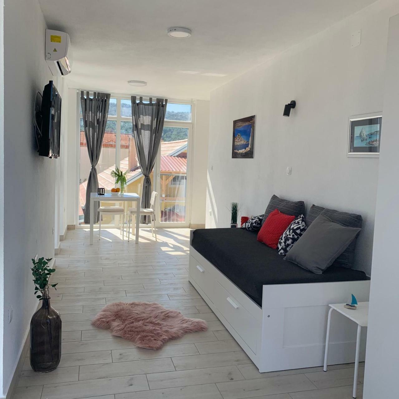 Modern Apartments Day 시베니크 외부 사진