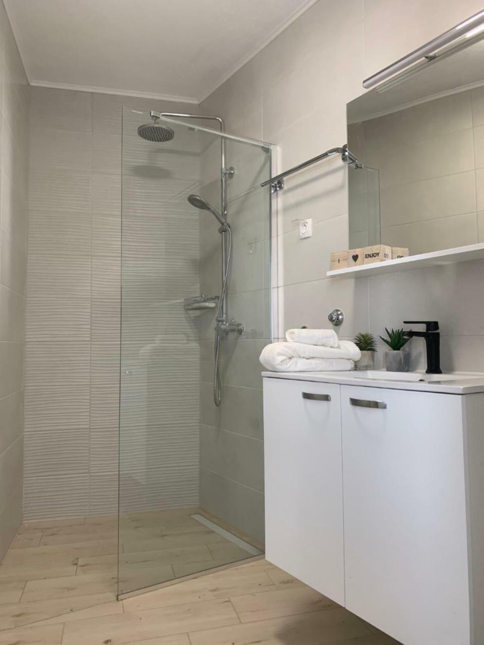 Modern Apartments Day 시베니크 외부 사진