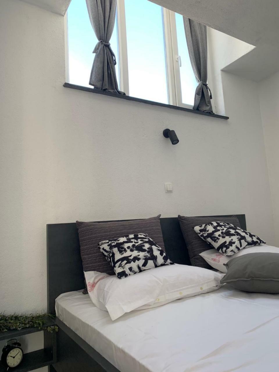Modern Apartments Day 시베니크 외부 사진